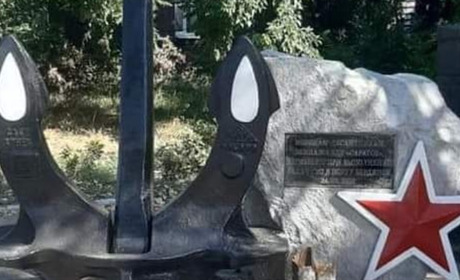 Окупанти встановили у Бердянську пам’ятник потопленому "саратову"