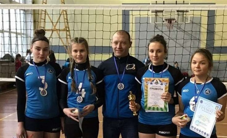 Добропільські волейболістки зайняли друге місце на обласних змаганнях