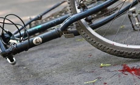 Автомобіль збив велосипедиста