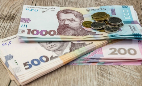 Найвищі зарплати в Овручі та Чуднові: служба зайнятості розповіла про середню платню в області