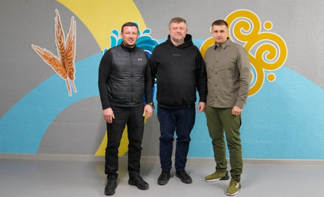 Голова партії «Слуга Народу» разом із нардепами відвідав Херсонщину