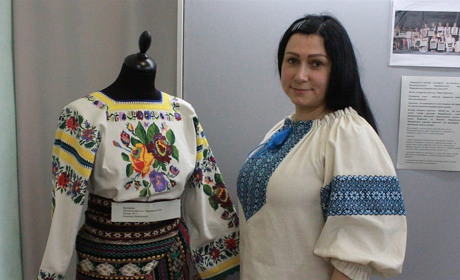Мелітопольський музей запрошує подивитися на старовинні сорочки-вишиванки
