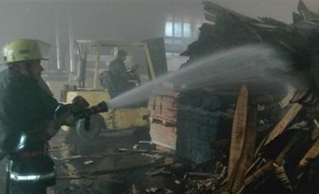У  Рафалівці пожежники врятували від знищення вогнем вироби з дерева вартістю у сотні тисяч гривень