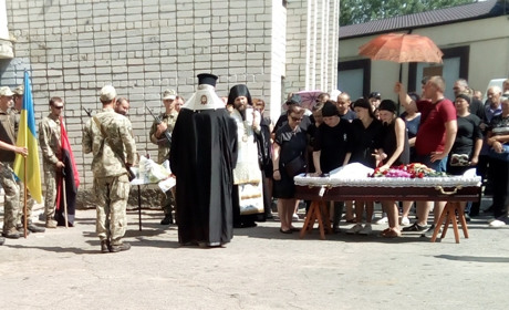 Нова Каховка простилася з героєм