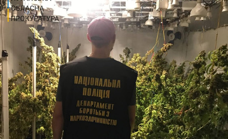 Двоє мешканців Сватівського району облаштували вдома нарколабораторію: подробиці