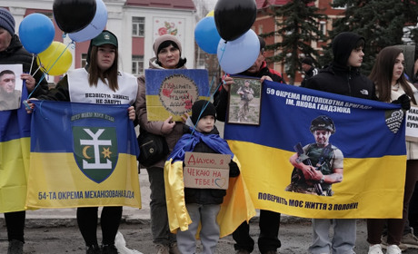 «Не мовчати!»: у Барі родичі військовополонених та зниклих безвісти вийшли на акцію. Відео