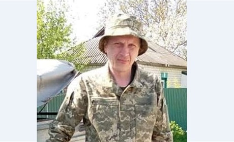 Козелець простився із Захисником Олексієм Колесниковим, якого росія вбила ракетами в центрі "Десна"