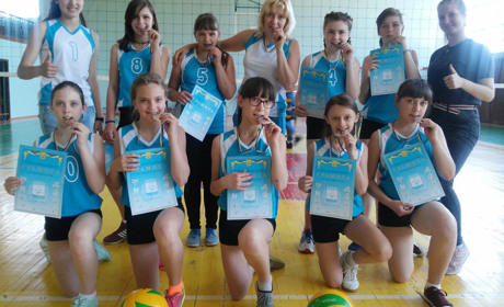 Наймолодші волейболістки Покровська вибороли срібло на чемпіонаті області