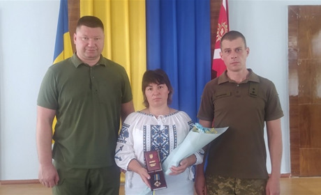 Незабутні герої: Наталія Губаль отримала нагороду за свого сина-артилериста