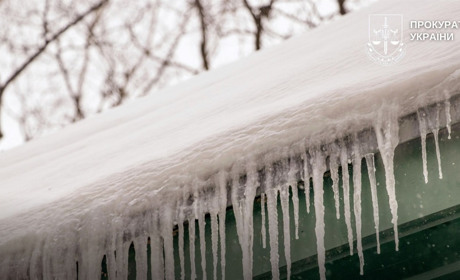 Сніг з даху садочка травмував дитину на Житомирщині – відкрито кримінальне провадження