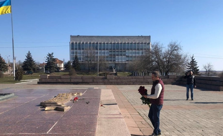 Попри все: Ігор Колихаєв вшанував пам'ять визволителів Херсона