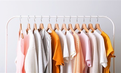 Вішалки для одягу в сучасному стилі: поради щодо вибору від “Vse.ua”