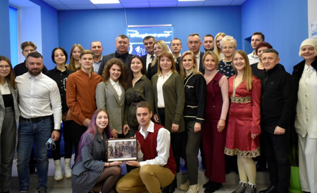 У Жмеринці відкрили сучасний молодіжний центр «Your Space»: неформальне спілкування влади з молоддю