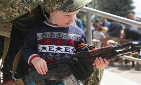 Росіяни залучають дітей з Генічеська до військової діяльності під прикриттям літніх таборів