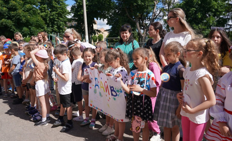 В Барі відбулося відкриття пришкільного оздоровчого табору при ліцеї №4: фото