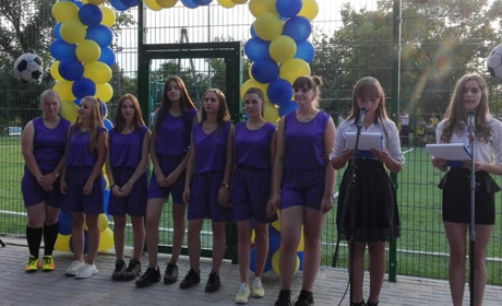 У Волноваському районі відкрили міні-футбольне поле: фото