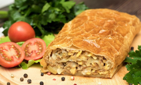 Рецепт дня: штрудель із куркою, грибами та сиром