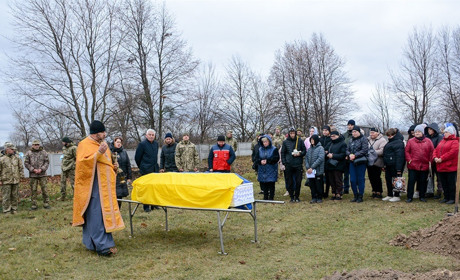 “Проливав свою кров за Україну” - в Кагарлику провели в останню дорогу воїна Олексія Яценка