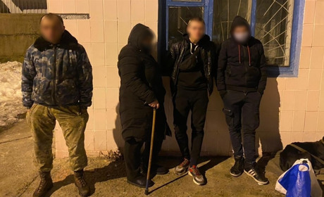Троє на одного: у Фастові на вокзалі побили та пограбували чоловіка