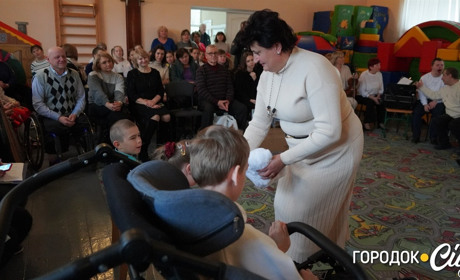 У День людей з інвалідністю вихованці Городоцького центру реабілітації отримали багато подарунків