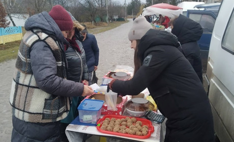 Волонтерки з Копайгорода організували чергові благодійні ярмарки і зібрали ще 18 тис грн