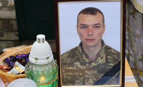 На щиті: на Донеччині загинув снайпер Вадим Коцюбинський з Петропавлівки (ВІДЕО)