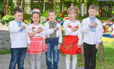 Жителі Кагарличчини вітають земляків із Днем Незалежності виконанням Гімну України