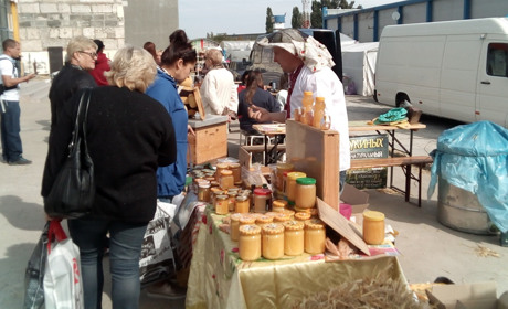 Кавуни, мед, бринза, бренді