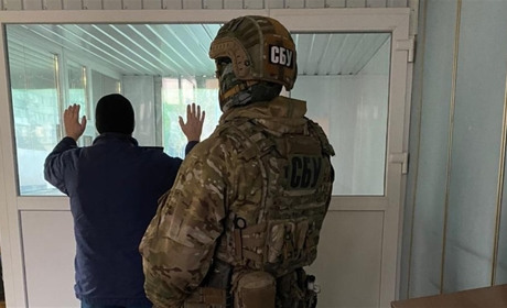 На Вінниччині СБУ викрила посадовця митниці на сприянні контрабанді бурштину на 17 тисяч доларів