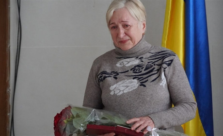 Матері загиблого на війні фастівчанина вручили його посмертну нагороду
