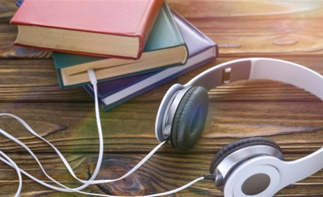 Книга в навушниках. Підбірка аудіокниг для відпочинку