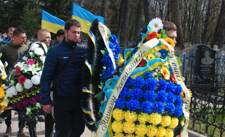 Служив у складі роти «Шквал», мав позивний «АКАБ»: у Шостці попрощалися із захисником