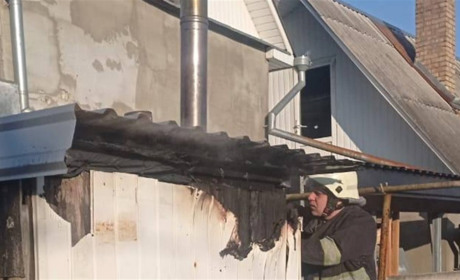 У Звягелі вогнеборці гасили пожежу в лазні в приватному домоволодінні