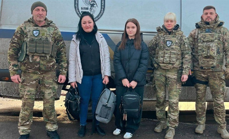 "Білі Янголи" рятують мешканців Куп’янського району під щоденними обстрілами