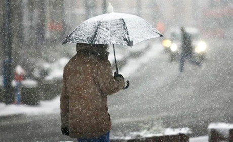 Мокрий сніг, дощ, ожеледиця та пориви вітру: яким буде синоптичний початок наступного тижня