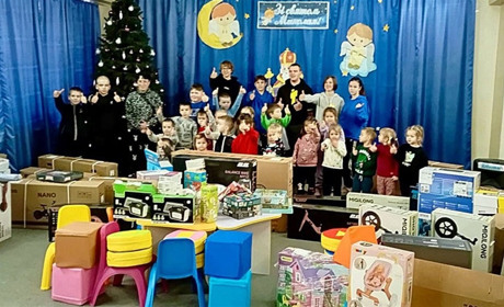 МЗС та Генконсульство Стамбула підтримали дітей Шостки технікою та подарунками