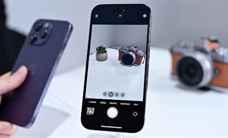 Порівнюємо якість камер та функціональність зйомки б/iPhone 14 Pro з новими моделями
