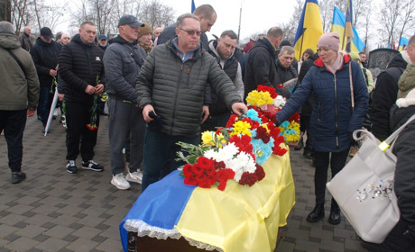 "Хлопців не покину!": Шостка прощається з Героєм Дмитром Колотом, який загинув, захищаючи Донеччину