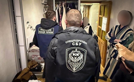 На Сумщині затримали адвокатку, яка за 7 000 доларів «продавала» статус опікуна для відстрочки