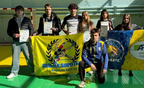 Три «золота» і три «бронзи» — результат барських борців на чемпіонаті області