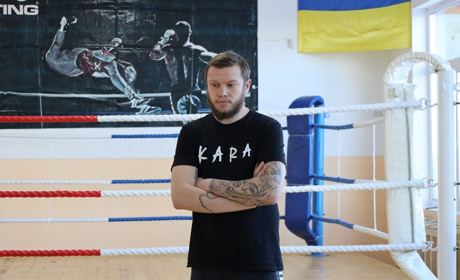 У Бориславській школі №3 відкрили секцію боксу та кікбоксингу: тренує дітей її колишній випускник