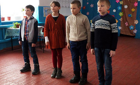 У Новоєлизаветівському НВК учні вітали мам і бабусь