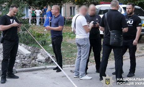 У Хмельницькому поліцейські затримали 45-річного чоловіка, який на вулиці підірвав гранату