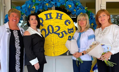 Трьох освітянок з Чорткова нагородили відзнаками Міністерства освіти і науки