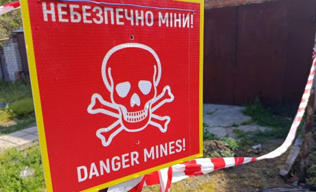 У Херсоні після атак дронів міни лежать просто біля житлових будинків
