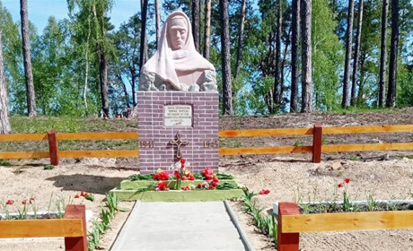 У Холмах на Корюківщині відновили зруйнований пам’ятник на братській могилі в урочищі «Бор»