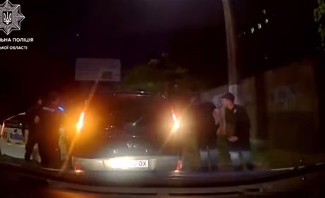 Погоня з сиреною та перехватом: в Одесі поліція затримала водія-втікача у наркотичному стані