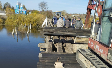 На Сарненщині ремонтують аварійний міст між селами