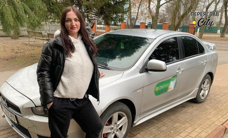 На швидкості: навіщо пішла таксувати музейниця, чемпіонка України і кондитерка Вікторія Білозуб?