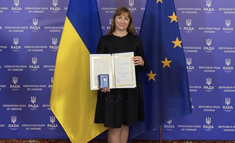 Викладачку з Глухова відзначили у Верховній Раді України за громадську та волонтерську діяльність